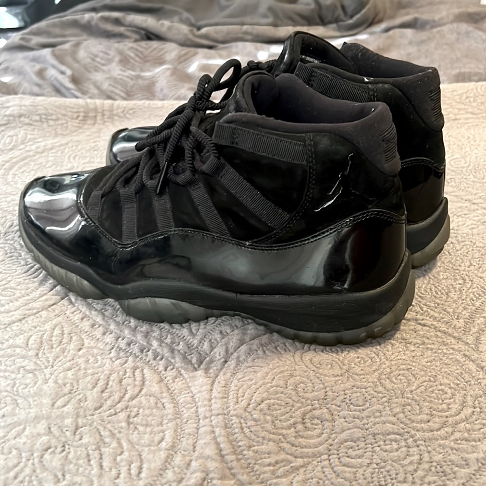 Jordan cap and gown 11s